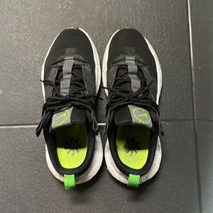 Nike size 8 sneakers black with green accents